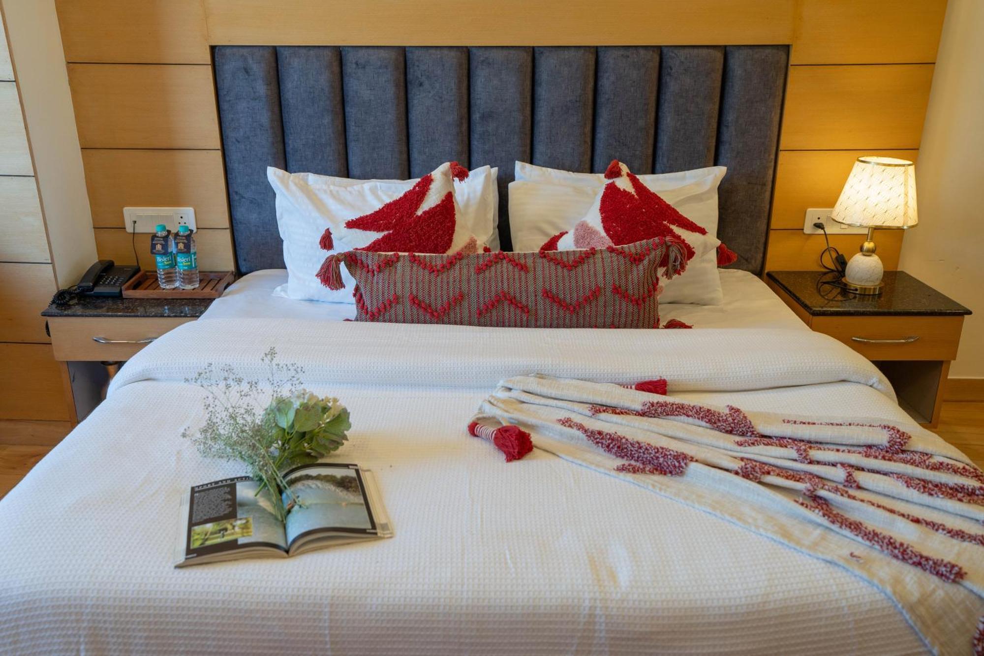 Perfectstayz Premium At Mall Road Масурі Екстер'єр фото