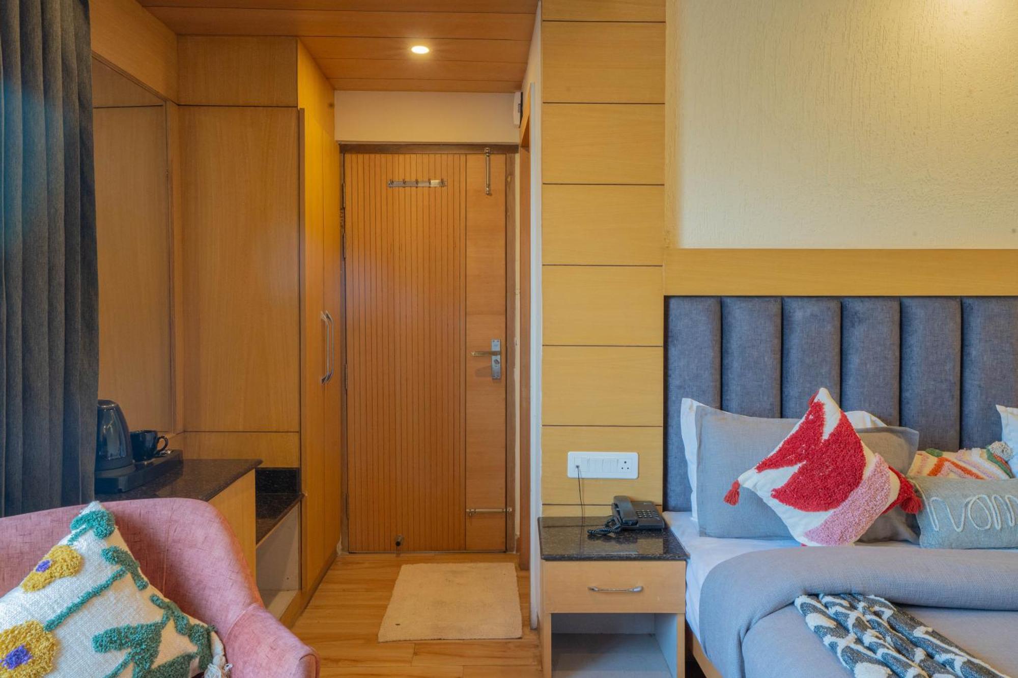 Perfectstayz Premium At Mall Road Масурі Екстер'єр фото