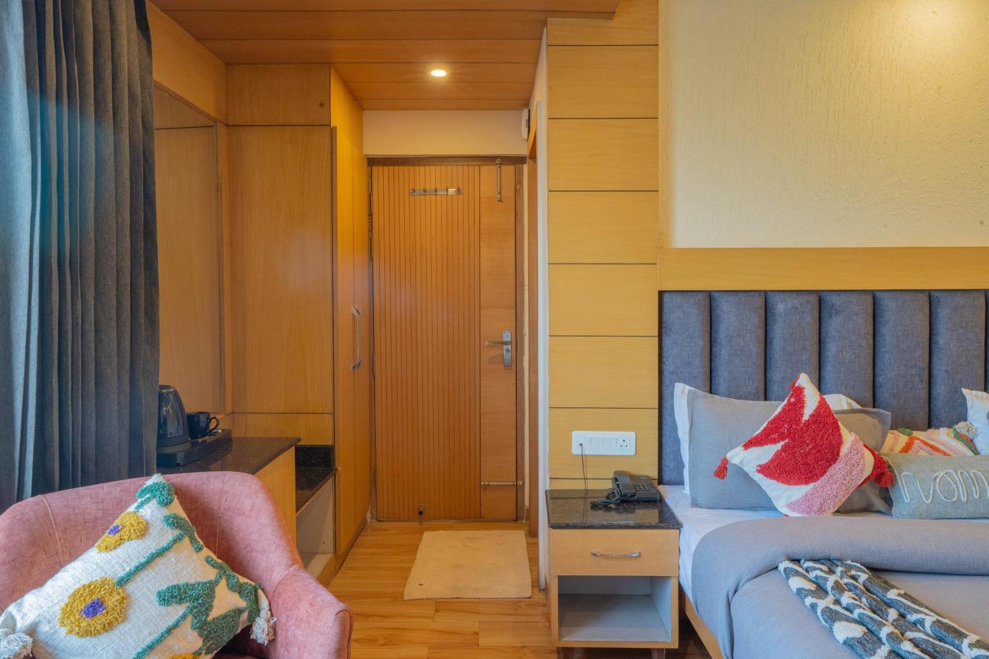 Perfectstayz Premium At Mall Road Масурі Екстер'єр фото